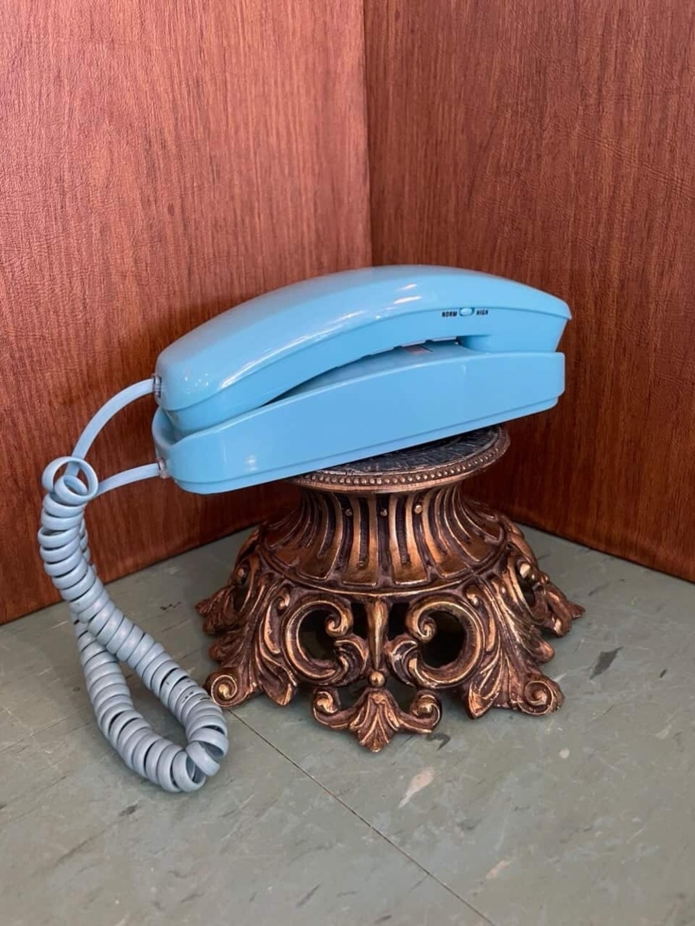 Vintage phone bright blue push button 1990’s Nexxtech